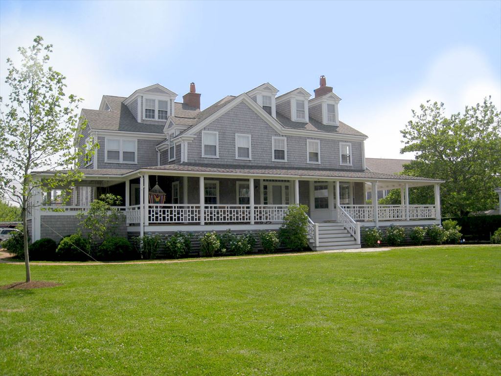 70 Hulbert Ave, Nantucket 70 Hulbert Ave, Nantucket