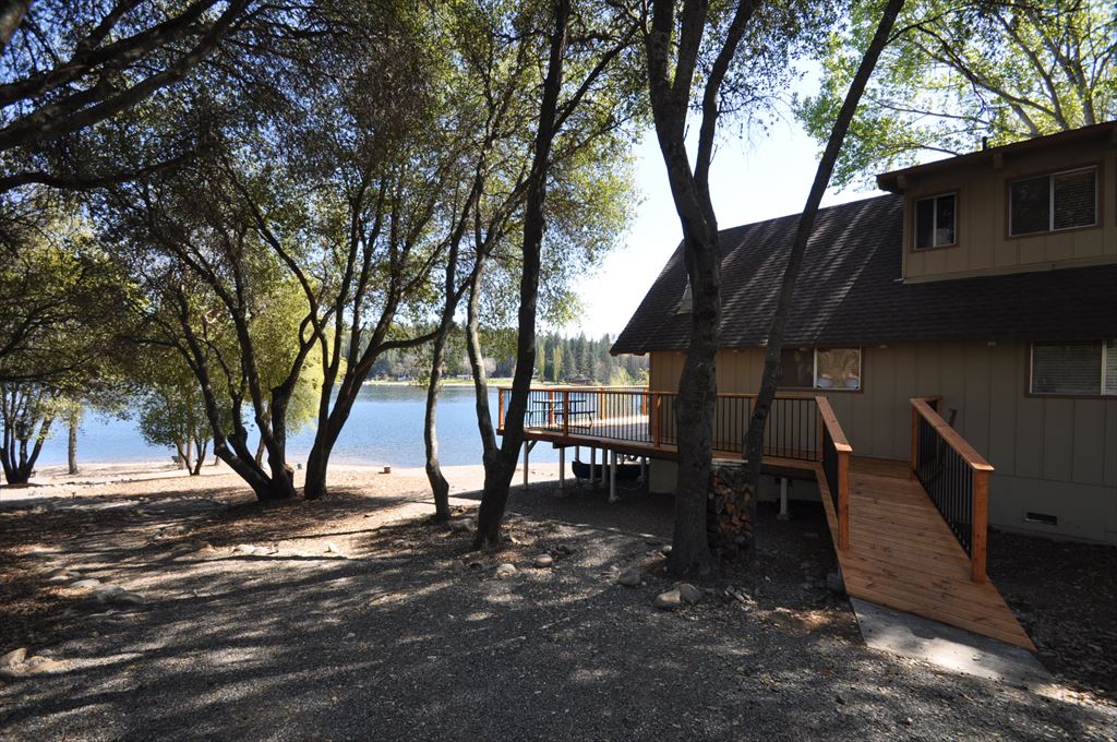 Mountain Lakeside Retreat Pine Lake Vacation Al Two Story Vacation Cabin At Dunn Court Beach In Pine Mountain Lake